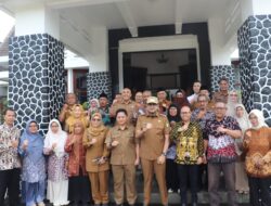 Penuh Haru dan Bangga, Wakil Wali Kota Sukabumi Lepas 15 PNS Purna Bakti